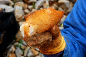 Large Honey Colored Chip and Druse Plate